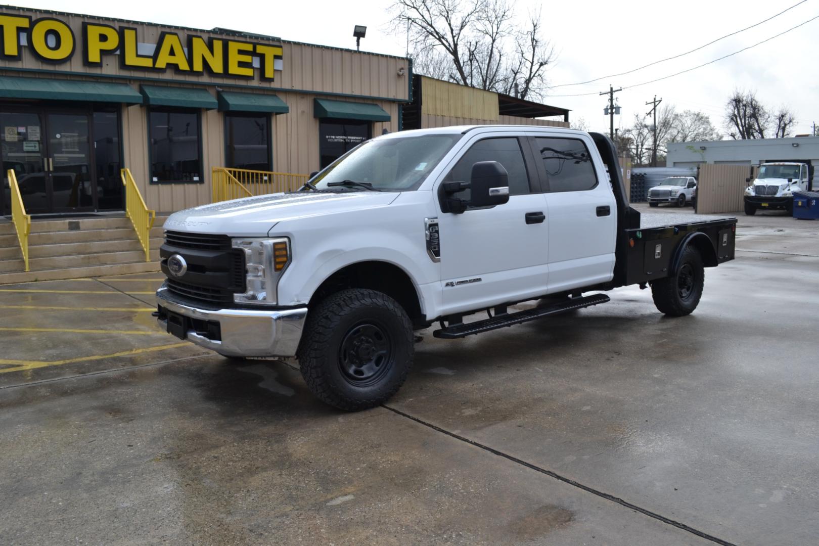 2019 WHITE /GRAY Ford F-350 with an POWERSTROKE 6.7L DIESEL engine, 6SPD AUTOMATIC transmission, located at 9172 North Fwy, Houston, TX, 77037, (713) 910-6868, 29.887470, -95.411903 - Photo#0